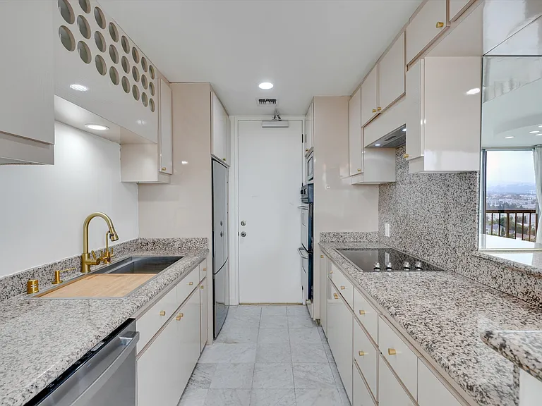 10747 Wilshire Blvd #1407 — Photo 16