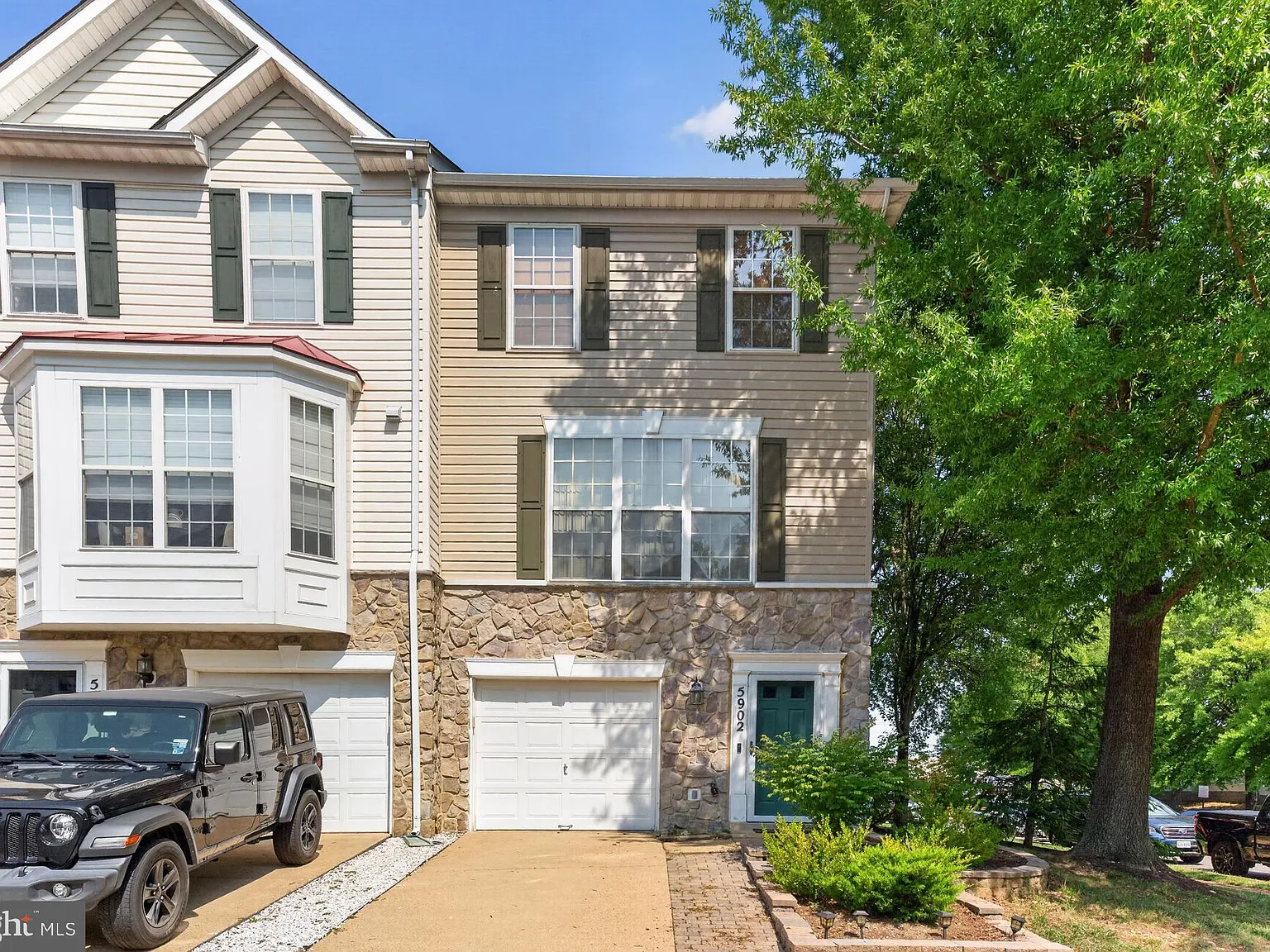 3 bed, 4.0 bath, 2014 sqft, $3,400 — Photo 1