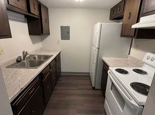 3739 W 9th St, Waterloo, IA 50702