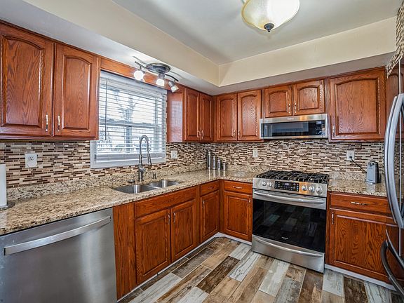 3rd image of 326 Crestwood Dr
