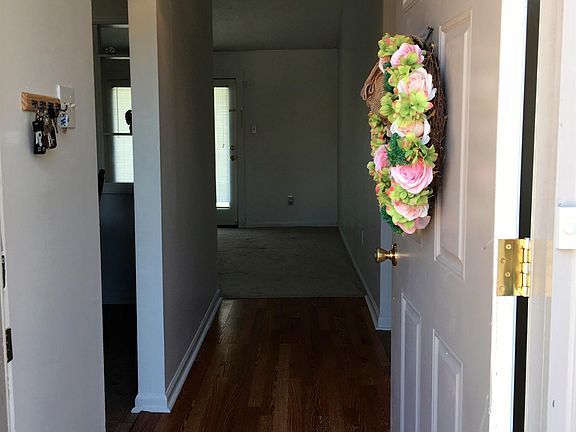 2nd image of 3304 Knollwood Ct