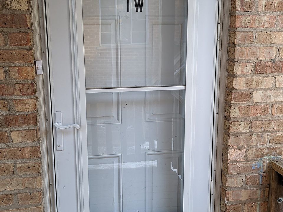Porch entry with screen door