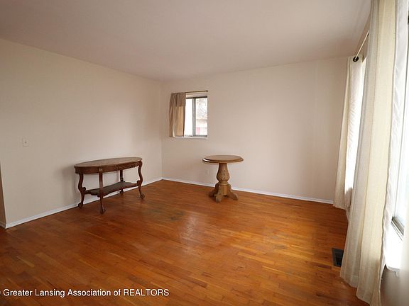 4th image of 3813 Bayview Dr