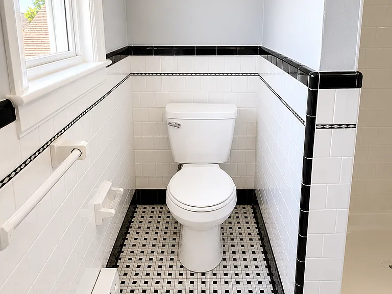 380 Farmington Ave #2R — Photo 9