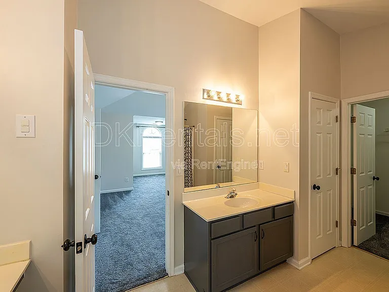 1540 Hampton Hollow Dr — Photo 27