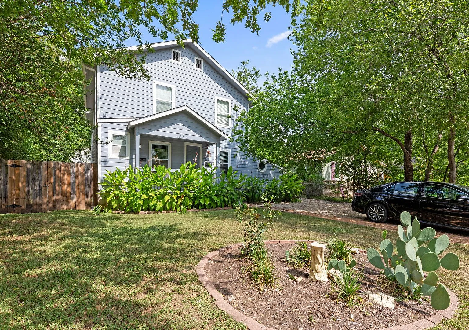 4612 Bennett Avenue — Photo 2