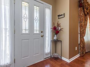 9901 Queens Castle Ct, Louisville, KY 40229