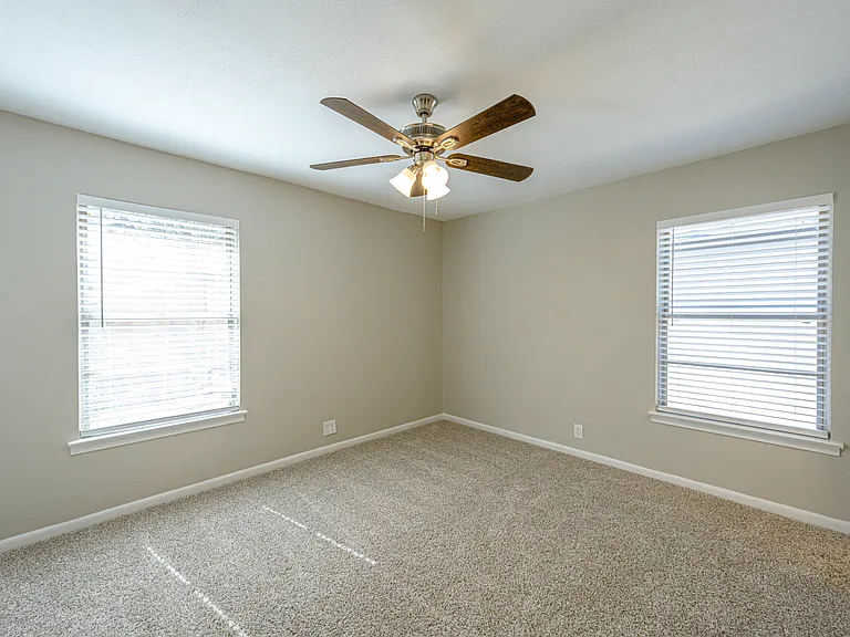 105 Dupont Cir — Photo 35
