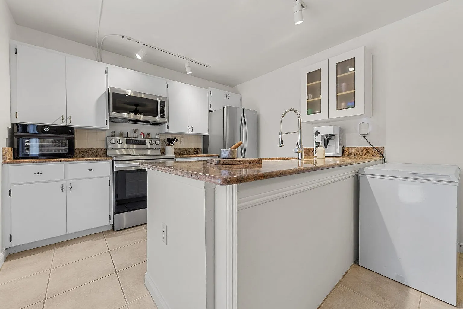 2 bed, 1236 sqft, $2,400 — Photo 3