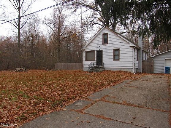 3rd image of 4210 Seneca Ave