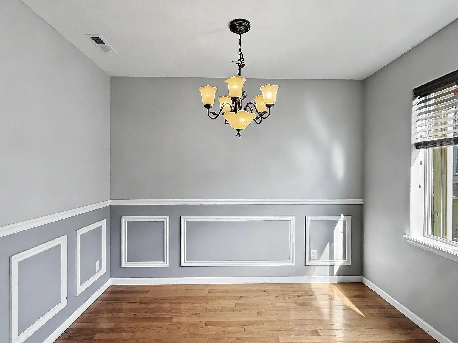 4 bed, 2.5 bath, 1843 sqft, $2,395 — Photo 3