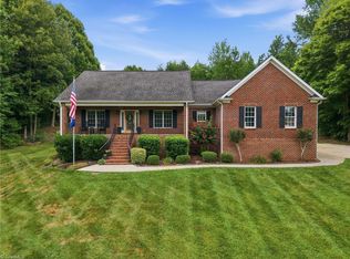 7502 Summersun Dr, Browns Summit, NC 27214