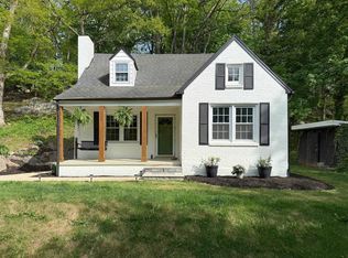 490 Mountain View Dr, Staunton, VA 24401