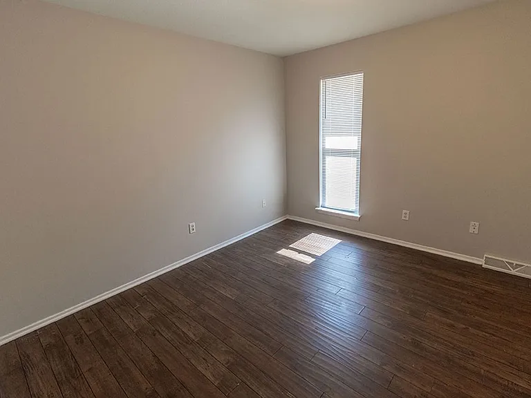 1011 W Ash St — Photo 15