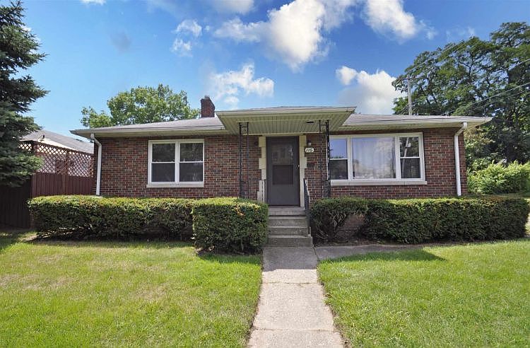 1st image of 116 Jennings St E