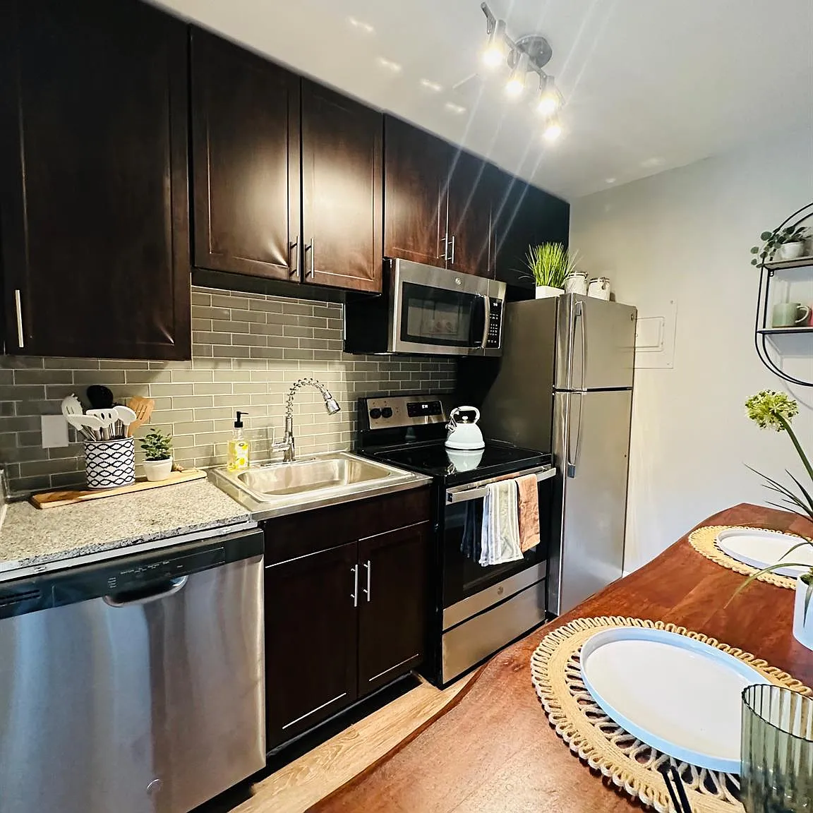 Studio, 1.0 bath, 222 sqft, $699 — Photo 1