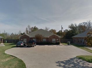 2424 Berger Dr, Bryan, TX 77802