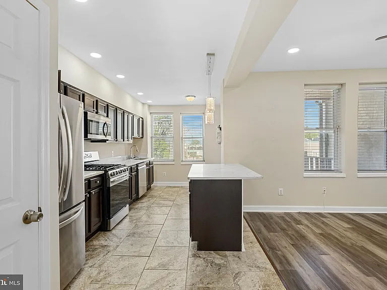 2509 Linden Ave #2 — Photo 10