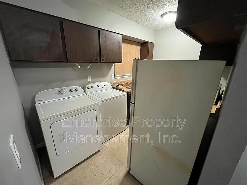 2 bed, 1.0 bath, 968 sqft, $895 — Photo 3