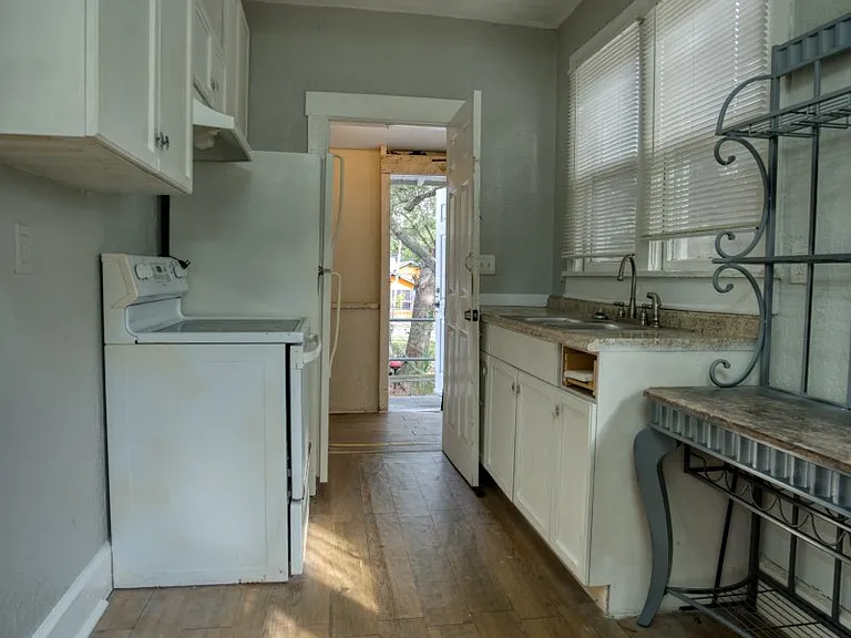 1140 Newton Ave S #C — Photo 2