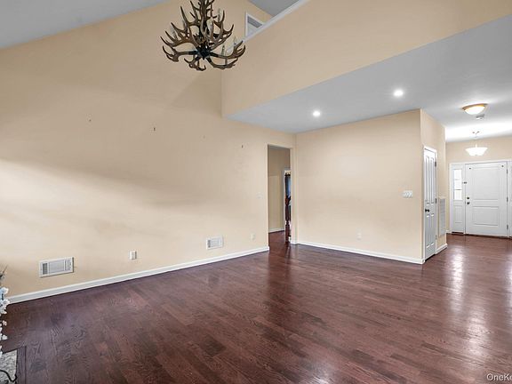 4th image of 53 Highland View Place