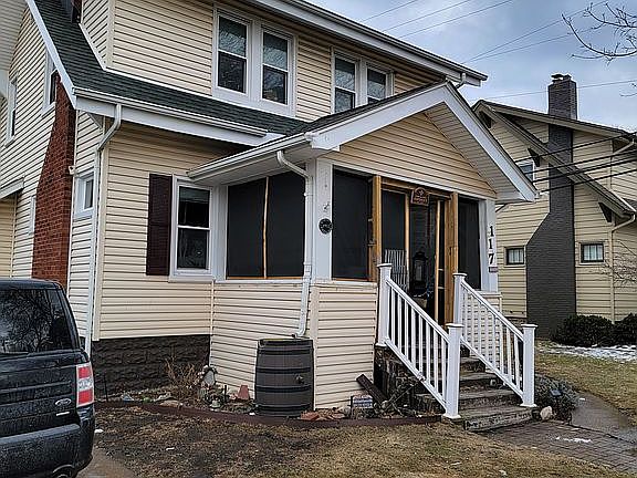 2nd image of 117 Hawthorn Ave