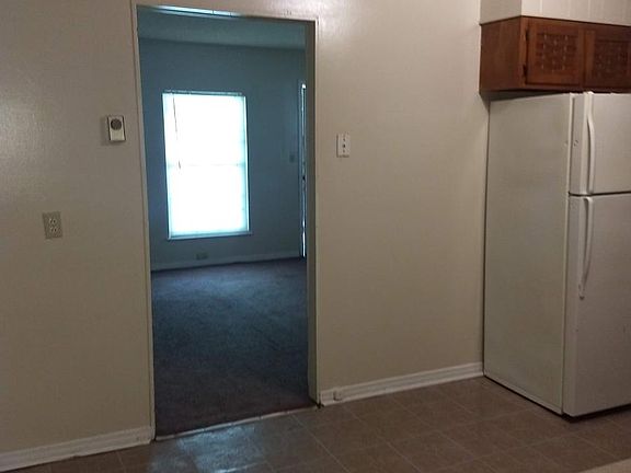 3rd image of 1010 N Larchmont Ave #1010B