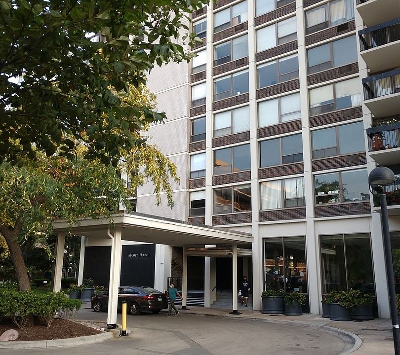 1st image of 1460 N Sandburg Ter APT 1609