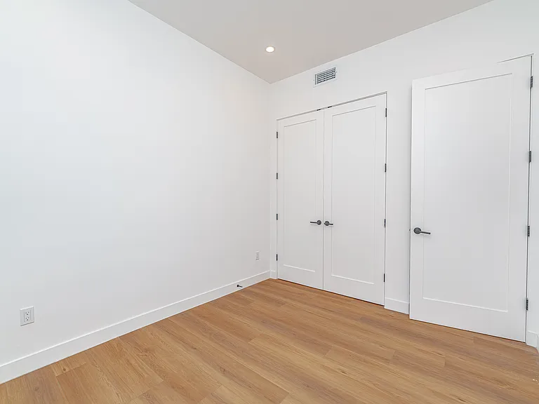 1342 Portia St — Photo 10
