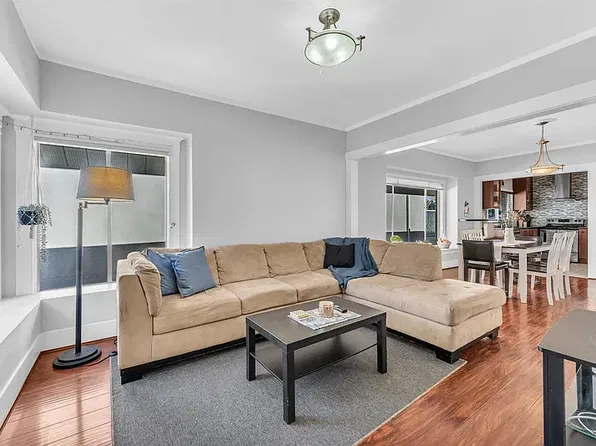 4160 Saint Catherines St, Vancouver, BC V5V 4L8
