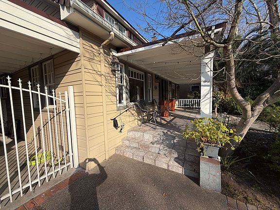 5th image of 952 41st St