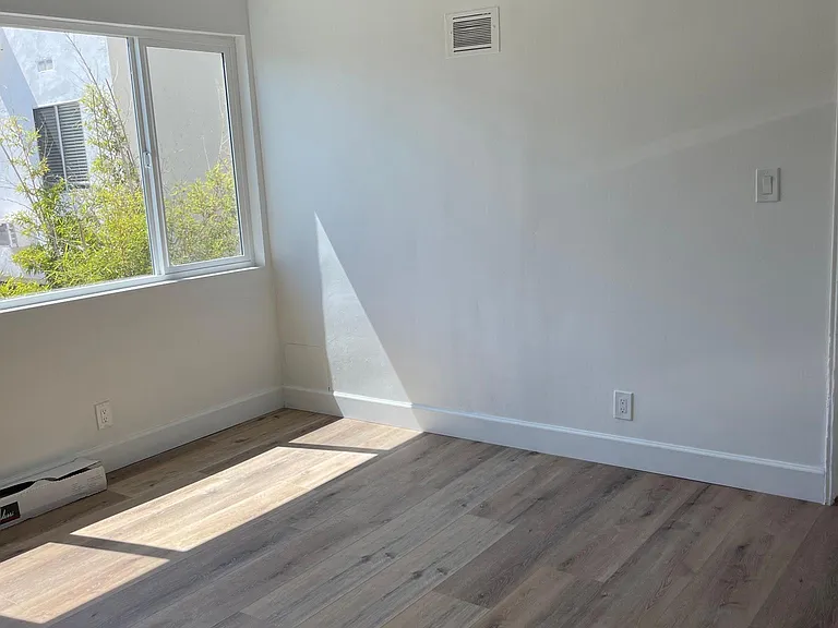 1221 Horn Ave #4 — Photo 8