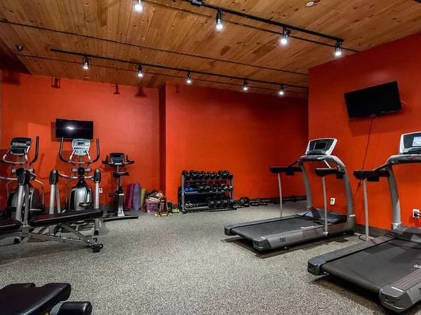 949 Willoughby Avenue image 12 of 13