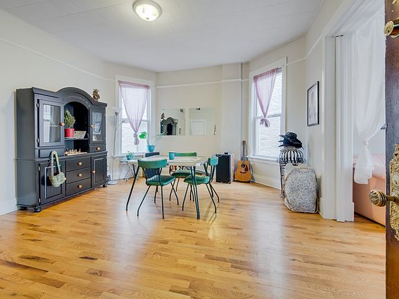 3rd image of 1519 N Claremont Ave #2
