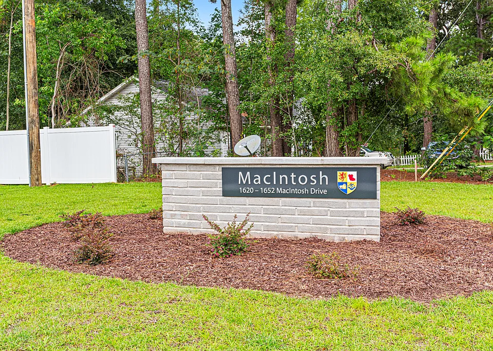 1620 Macintosh Dr