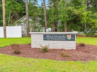 1620 Macintosh Dr, Fayetteville, NC 28305