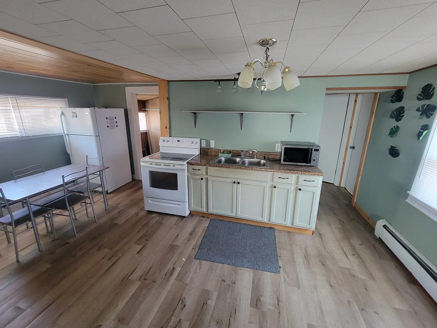 2 bed, 1000 sqft, $1,300 — Photo 2