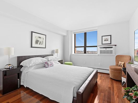 4th image of 300 Cathedral Pkwy #19A