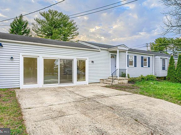 3rd image of 5902 Helfrich Rd