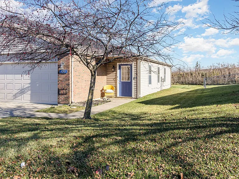 130 Overbrook Ct — Photo 1