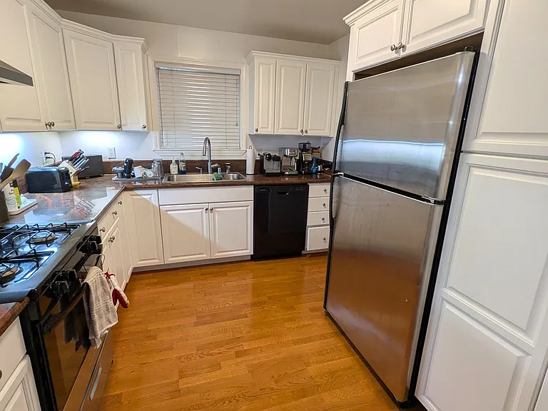 583 Hayes St #2 — Photo 5