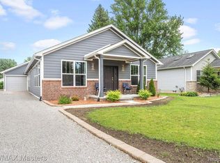 26115 Frankfort Rd, New Boston, MI 48164