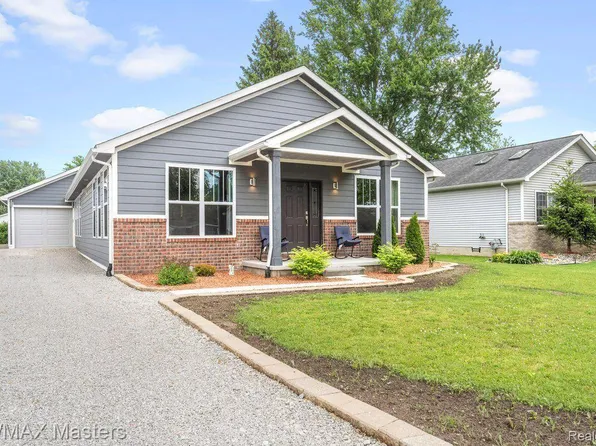 26115 Frankfort Rd, New Boston, MI 48164