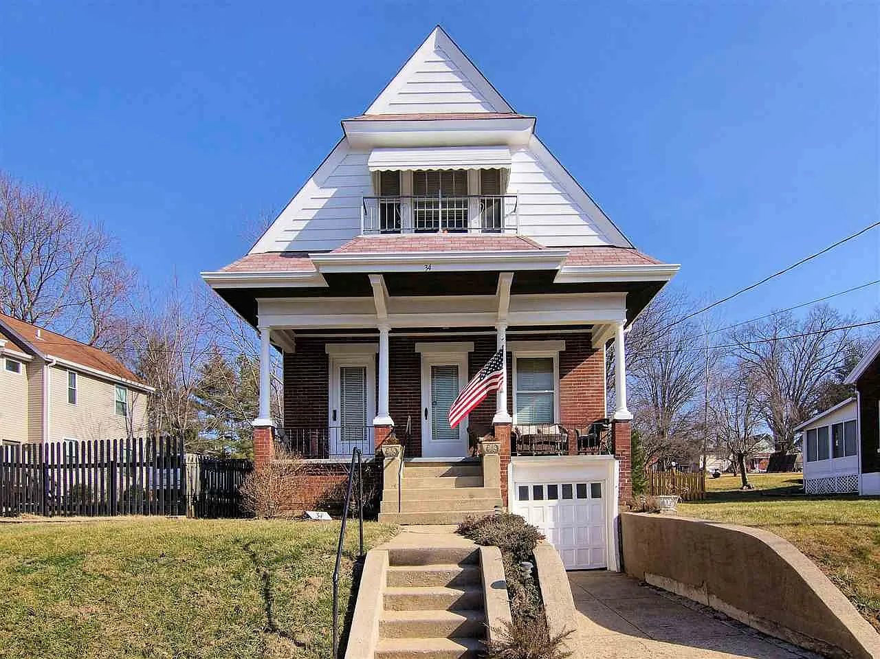 34 Sterling Ave photo 1