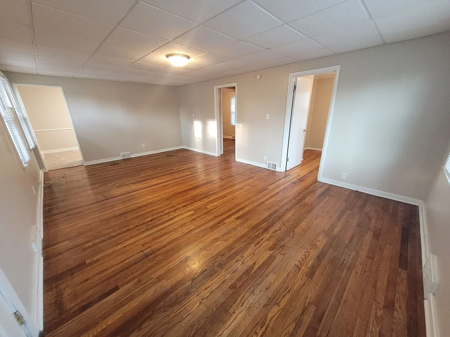 2 Bedroom, 1 Bathroom home with Garage! — Photo 4