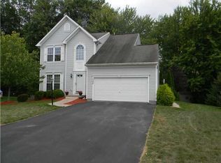 1136 Jensen Ct, Farmington, NY 14425