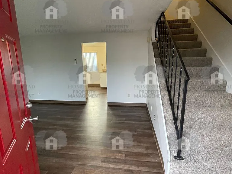 1630 Monmouth St — Photo 2