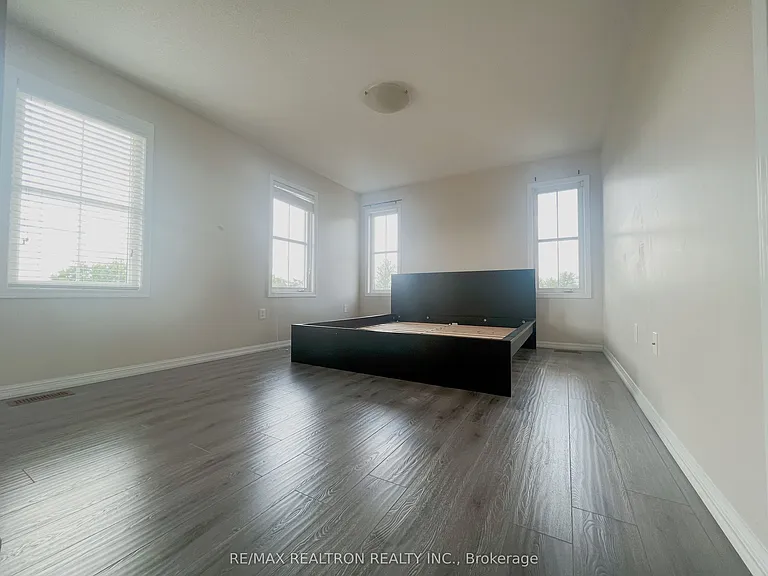 222 Dougherty Cres — Photo 7