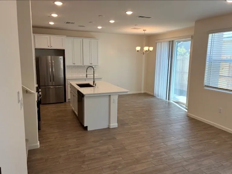 1526 Redbrick Ln — Photo 3