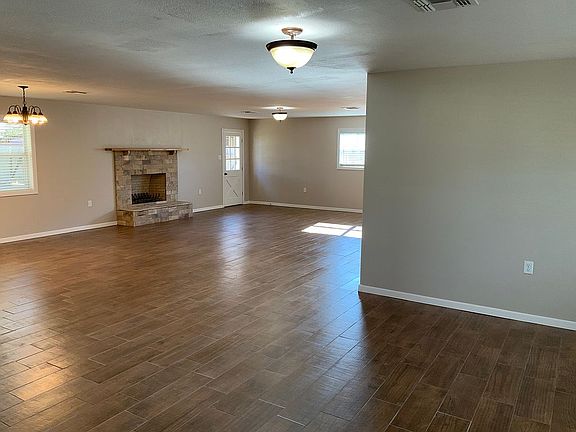 5th image of 2728 Earls Trl